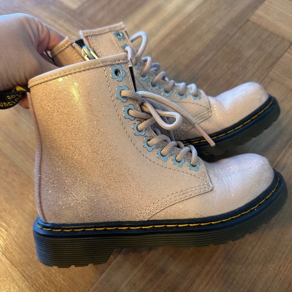 Dr. Martens Kids Boots in Powder Pink - Picture 3 of 7